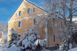 Erneuerung der Fassade in Kellenspritzputztechnik; Haus in Kodersdorf